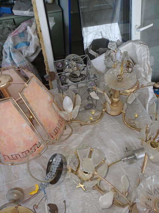 Продам люстры б/у.