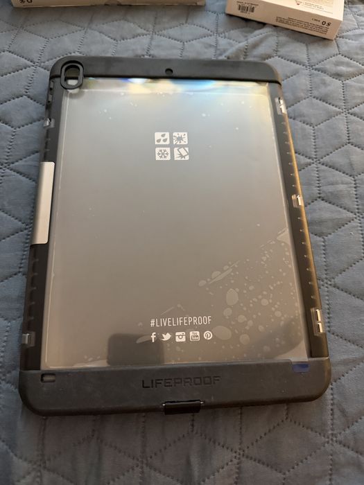 Carcasa/husa waterproof si snowproof iPad pro 10.5