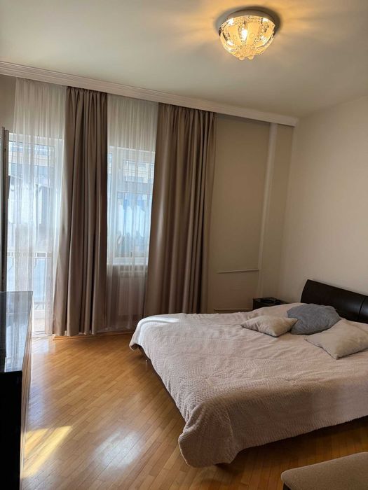 Продава се Четиристаен апартамент в София, Иван Вазов - 128 кв.м за 2729 €/кв.м - Снимка #1