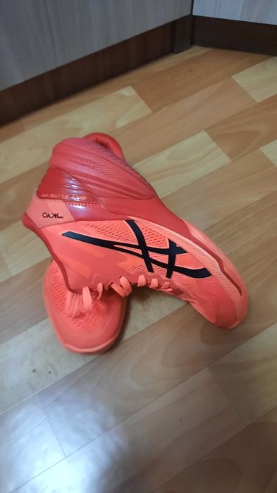 Кроссовки Asics 39
размер не подошел в