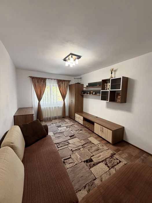 Apartament cu 3 camere de inchiriat in Racadau la et 1/4 cu loc de parcare inclus
