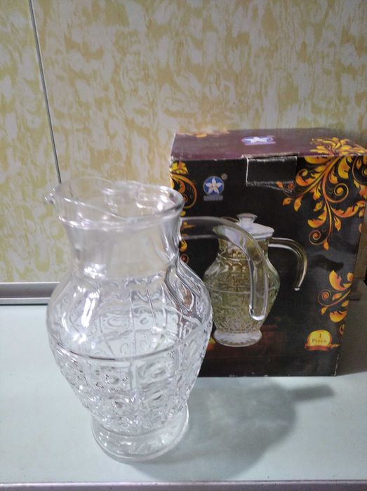 Графины разные, высокого качества для подарка.