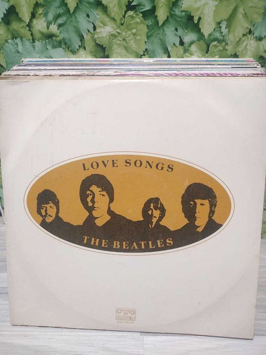 2 Броя Грамофонни Полочи "The Beatles"