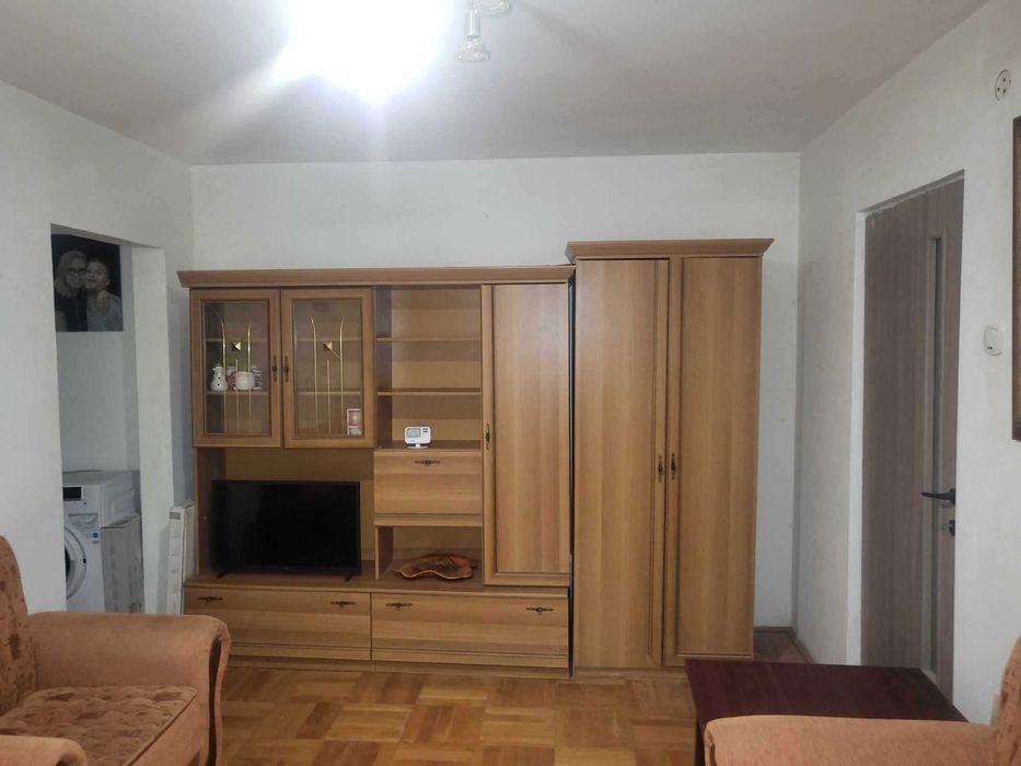 Vand apartament 2 camere zona Boul Rosu, centrala proprie