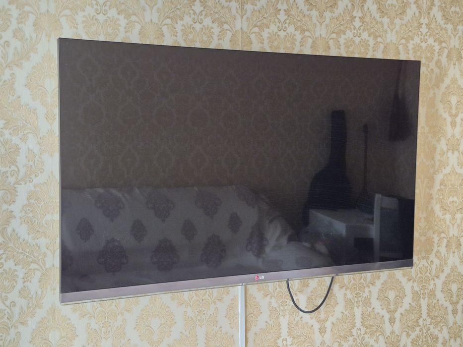 Продаю телевизор LG 47LM860V-ZB