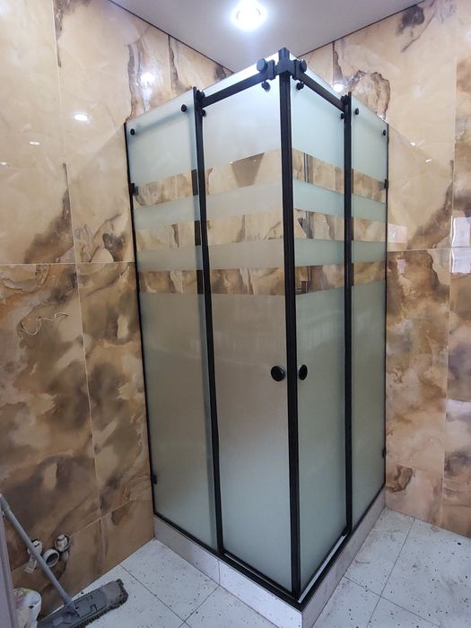 Душевые кабины, перегородки и зеркало!