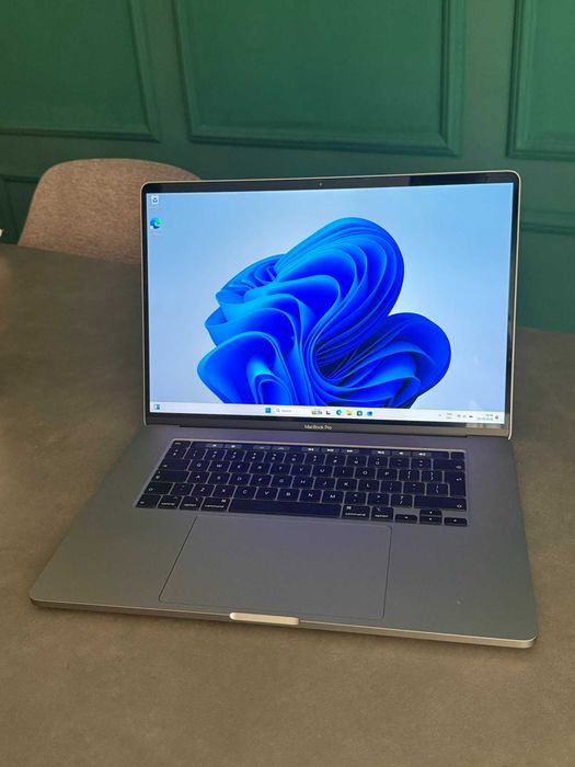 Laptop MacBook Pro 16" - Intel Core i9, 16GB RAM, 1TB SSD (Dual Boot macOS Tahoe & Windows 11 Pro)