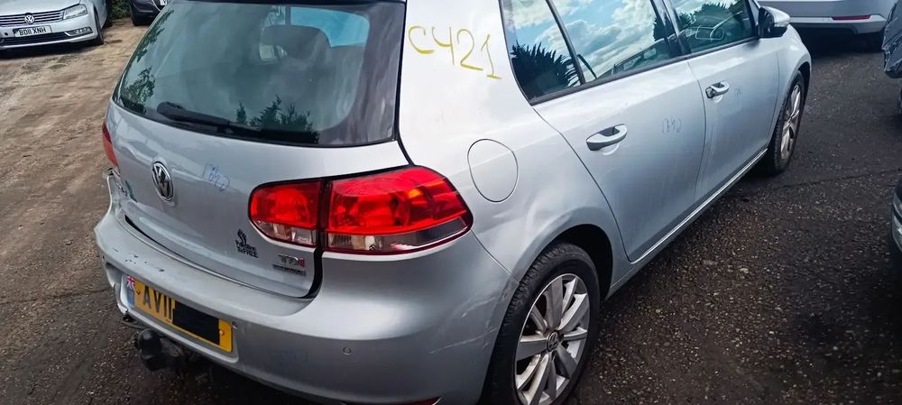 Dezmembrari / Dezmembrez VW Golf 6 1.6 CAYC cutie viteze manuală cod culoare LA7W