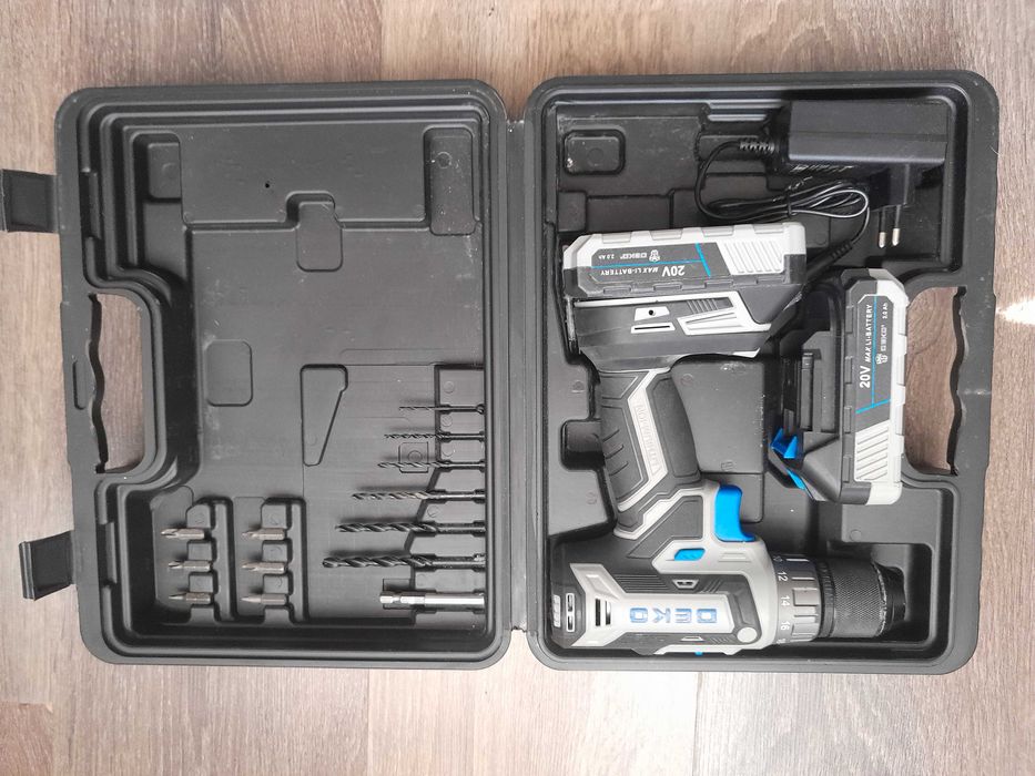 Шуруповерт DEKO в  отличном состоянии