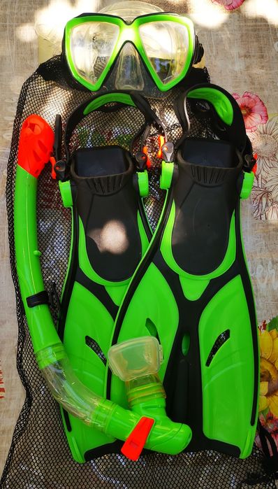 Детски комплект за гмуркане - плавници, шнорхел и очила