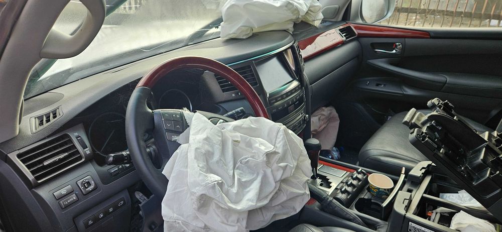 Lexus lx570,  удар отпред