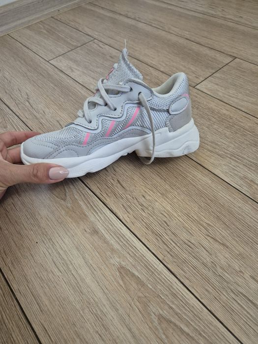 Маратонки за момиче adidas