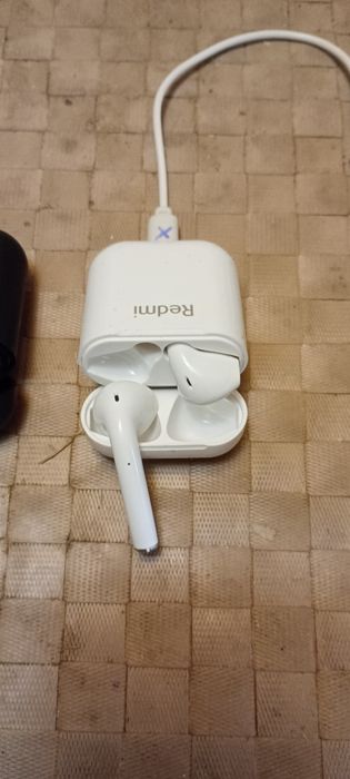 Vând căști Bluetooth cu acumulator