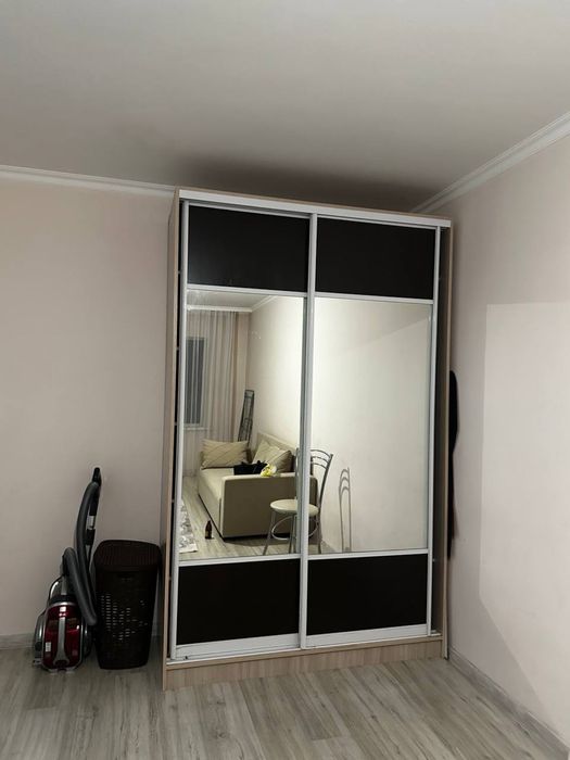 Продам шкаф с большим зеркалом