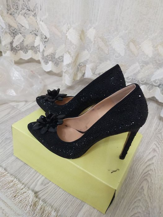 Продам женские туфли