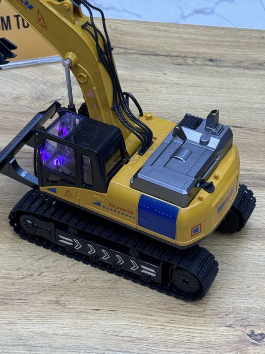 Игрушечный экскаватор на пульте управления  15 КАНАЛЫ