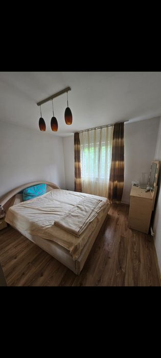 Vând  apartament  str Independenței  Petroșani
