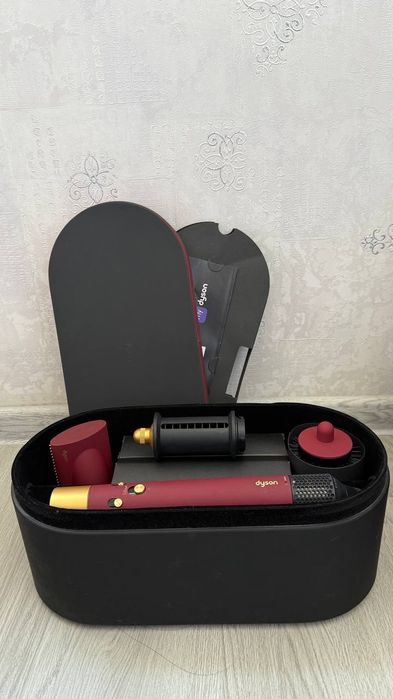 Original Dyson Airwrap komplekt
2-3 marta ishlatilgan, deyarli yangi