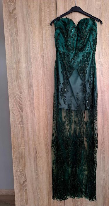 Продава се зелена рокля, изработена по поръчка