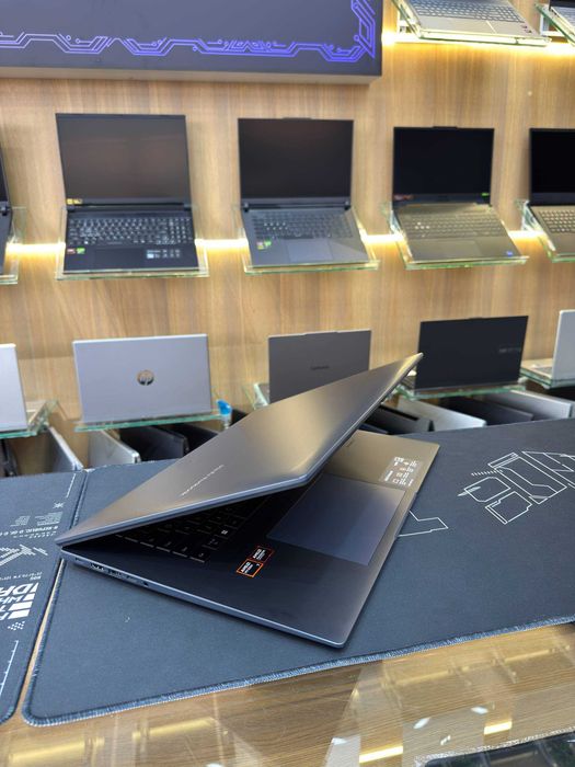 Noutbuk ASUS Vivobook 18 AMD Ryzen 7 260 32/1TB 18.0" Full HD+ IPS