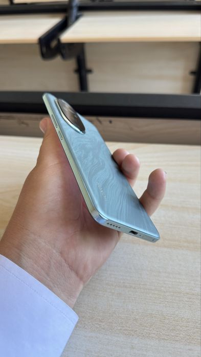 Honor 200    8+8/256gb