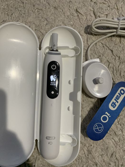 Periuta de dinti electrica oral-b iO 7