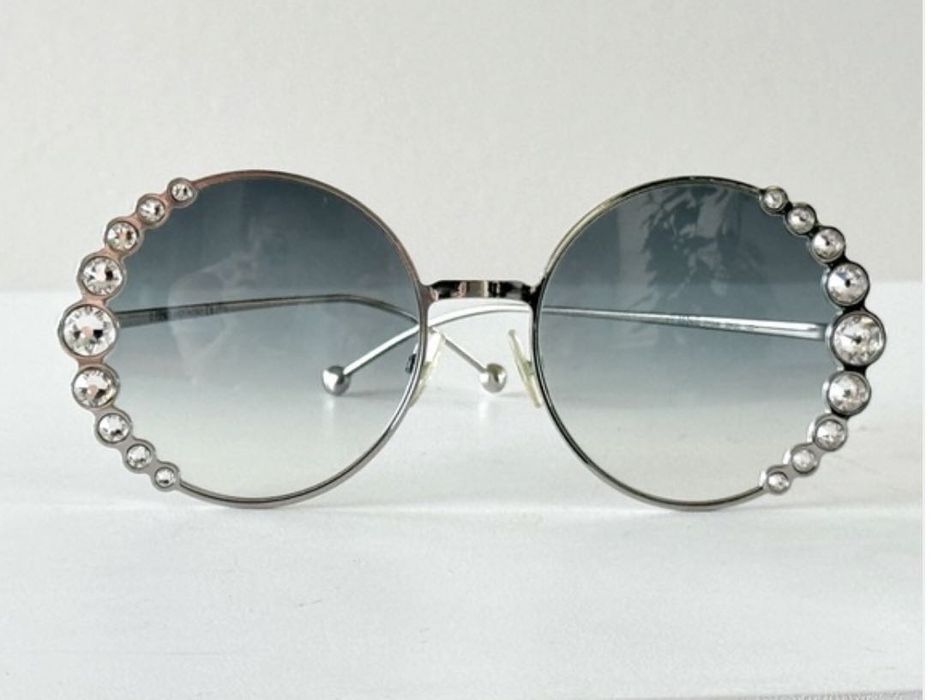 Кръгли слънчеви очила Fendi с кристали