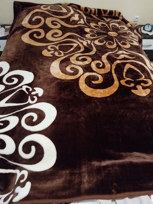 Ново  пухкаво луксозно  одеяло и пикник одеяло