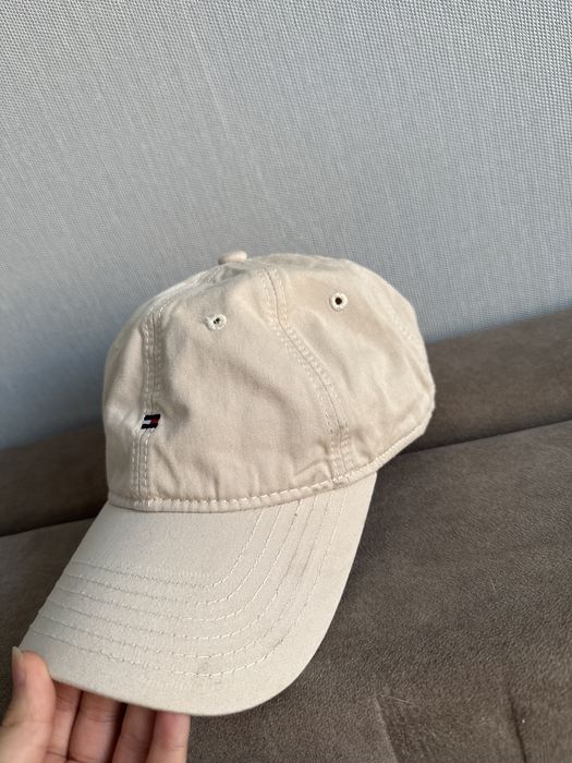 кепка томми бежевая