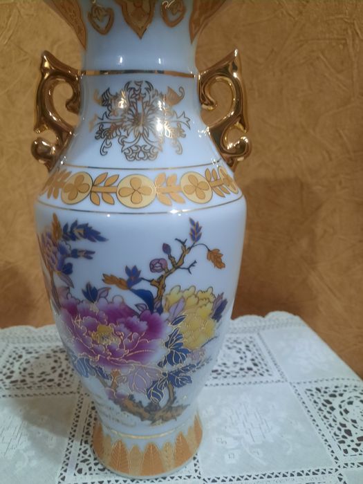 Красивая Китайская ваза-амфора, высота 26см. Состояние отличное, золоч