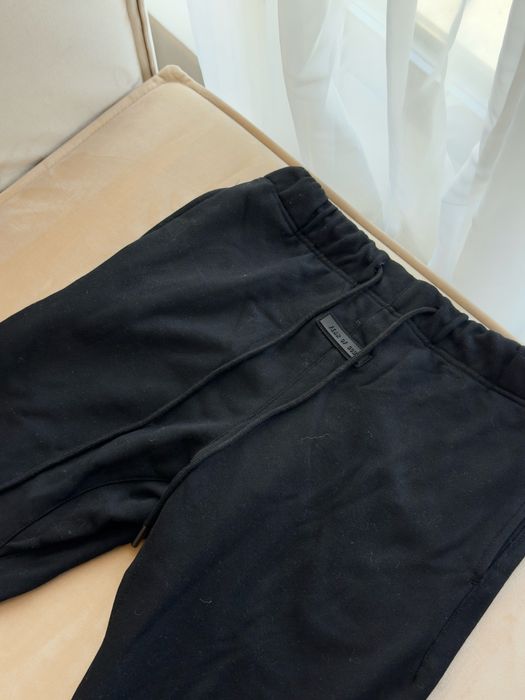 Долнище essentials нови