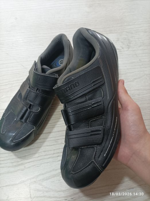 Velosport uchun oyoq kiyim sotiladi