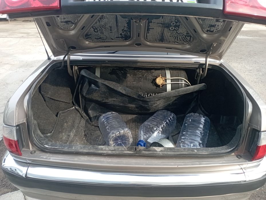 Volga gaz 31105 sotiladi