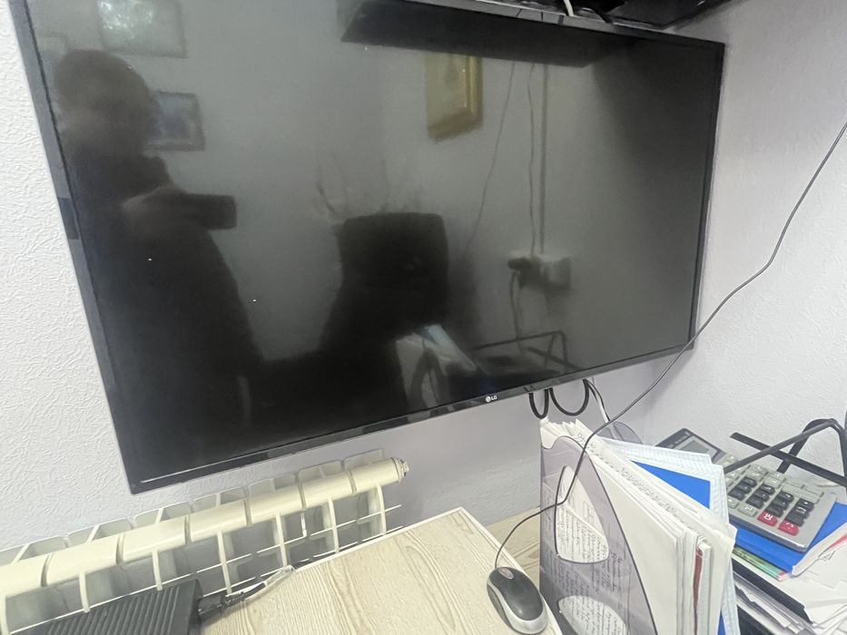 Мебель для офиса, телевизор, кресло