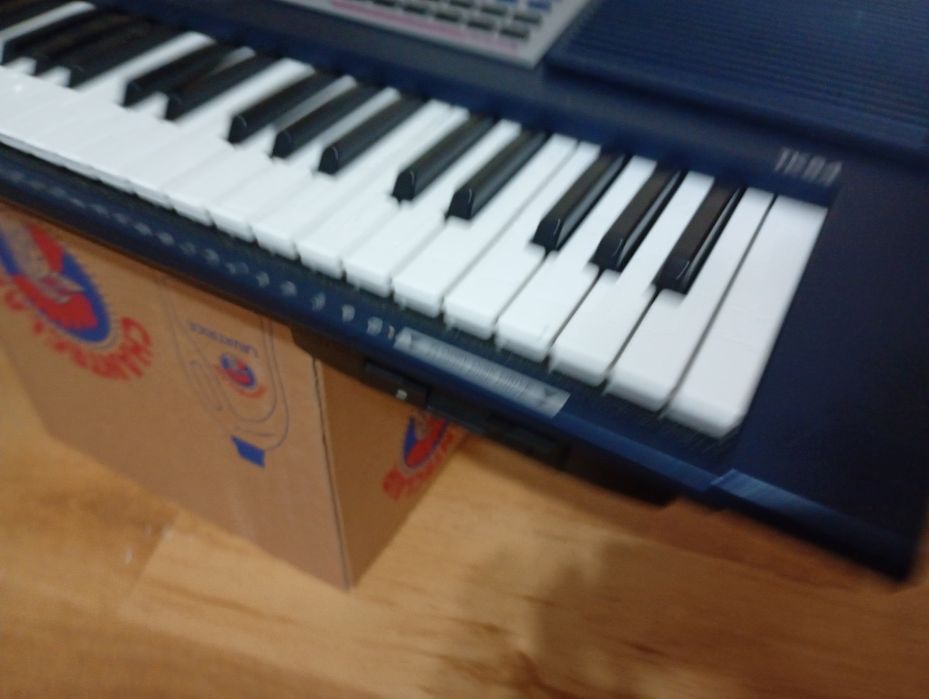 FARFISA TK-84 pian orga sintetizator