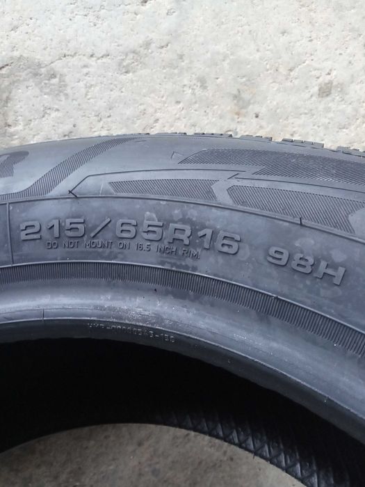 2 Нови зимни гуми 215/65R16 Goodyear UG Perform 3 98H DOT3424 Germany