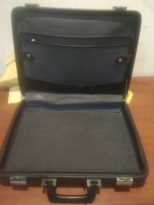 Продам чемодан кейс и держатель для груза