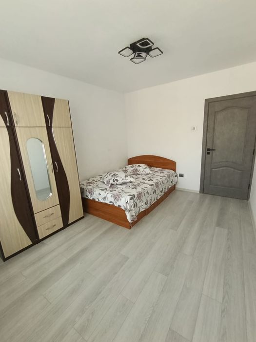 Apartament 3 camere decomandat de vânzare