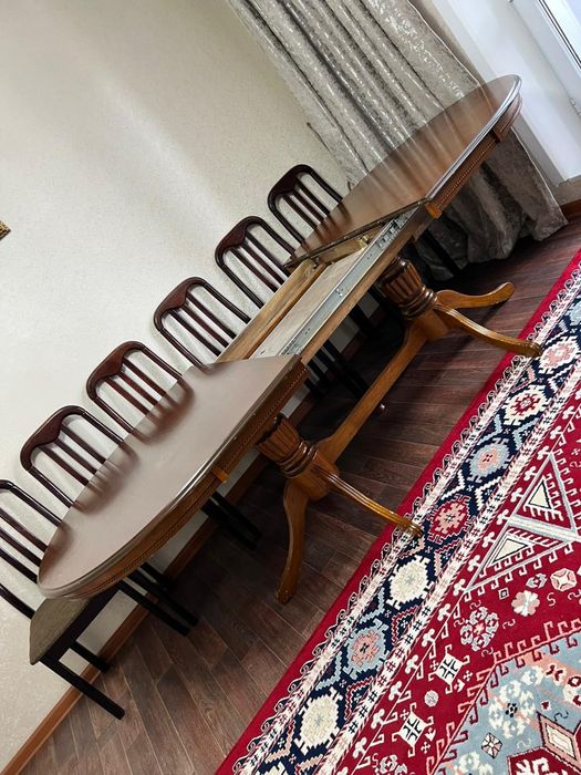 Стол для гостинной