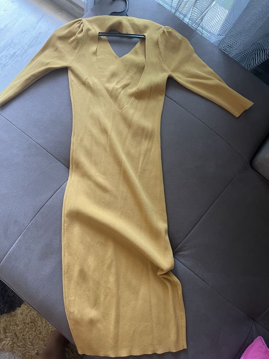 Жълта еластична рокля