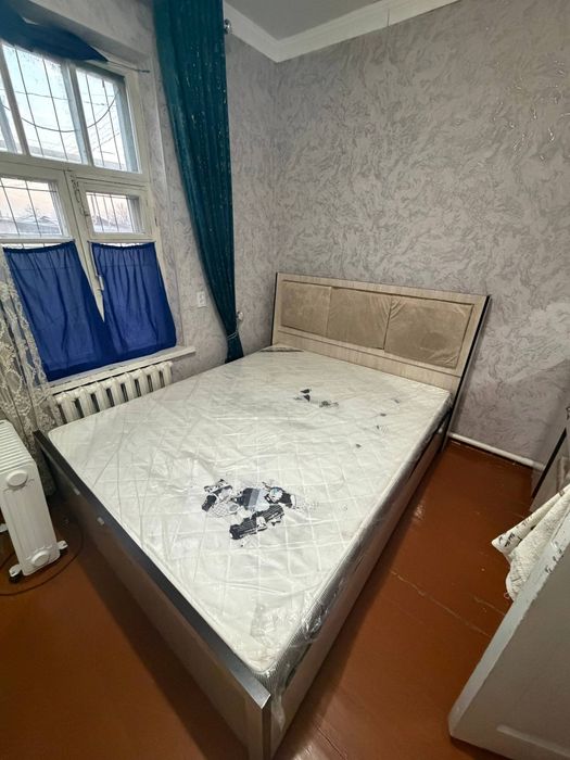 Продается двуспальная кровать.размер матраса 210*170 Почти как новый