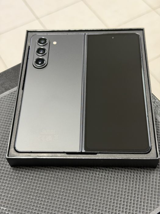 Samsung Galaxy Z Fold 5 Phantom Black 256GB 12GB RAM ЧистоНов 2г Гаранция