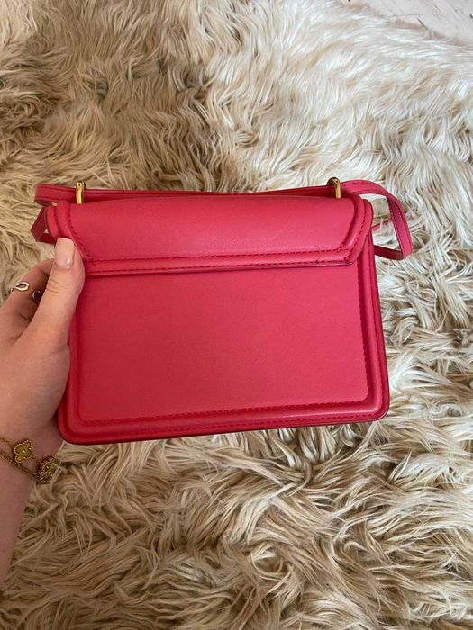 Розова чанта със златна верижка