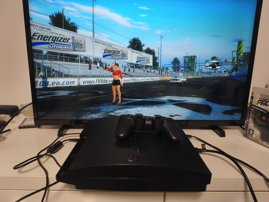 Sony PlayStation PS 3  cu joc Need for Speed și maneta