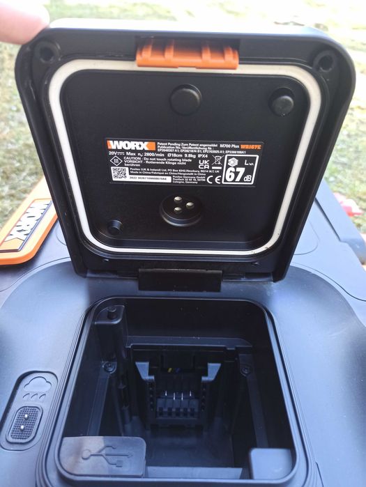 Robot tuns iarba Worx Landroid M 700.