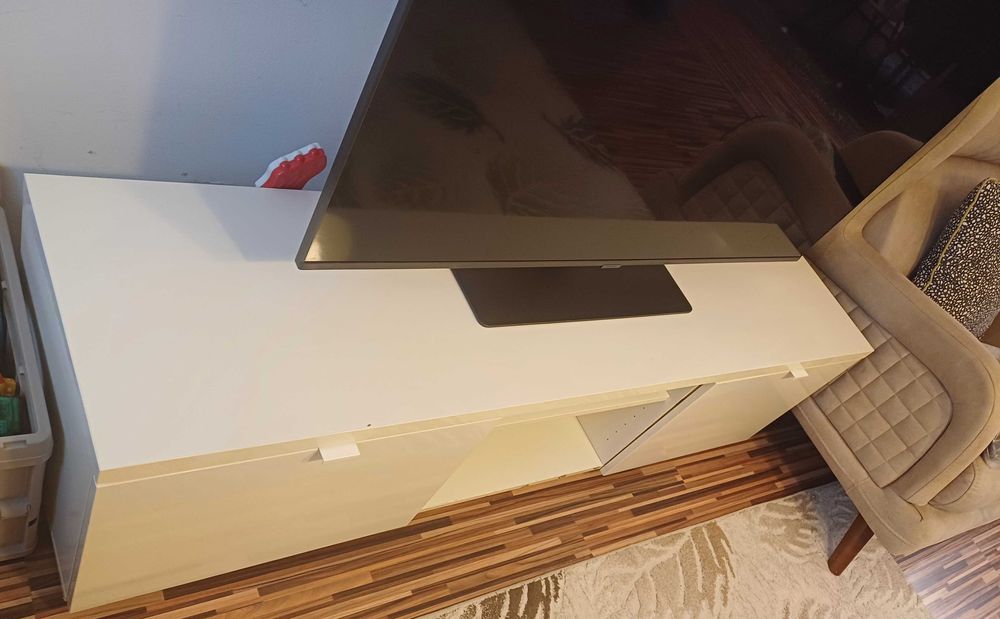 Шкаф за Tv от Икеа, гланц бяло