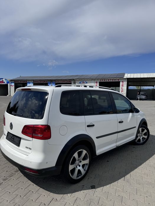 VOLKSWAGEN Touran 2012 — imagine 4
