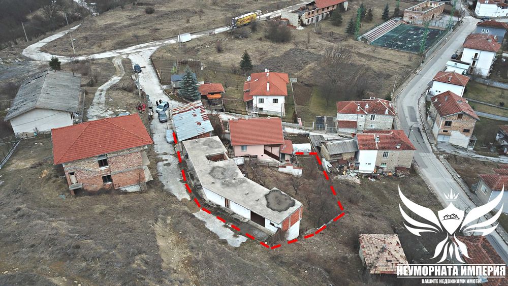 Двуетажна къща с две сгради 480РЗП с 800кв. двор село Павелско