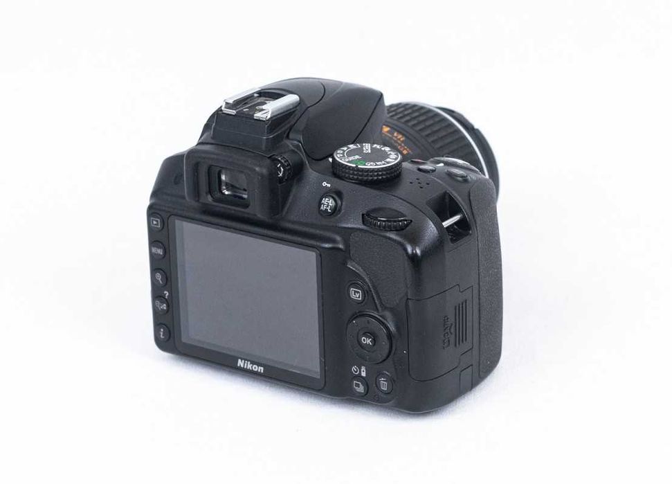 Nikon D3300 kit + obiectiv 18-55mm - 22.000 de cadre - Aparat foto DSLR