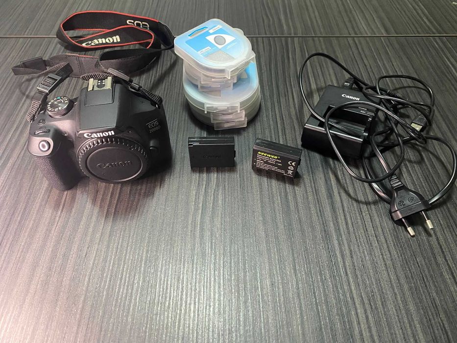 Vând Canon 2000D + 3 obiective